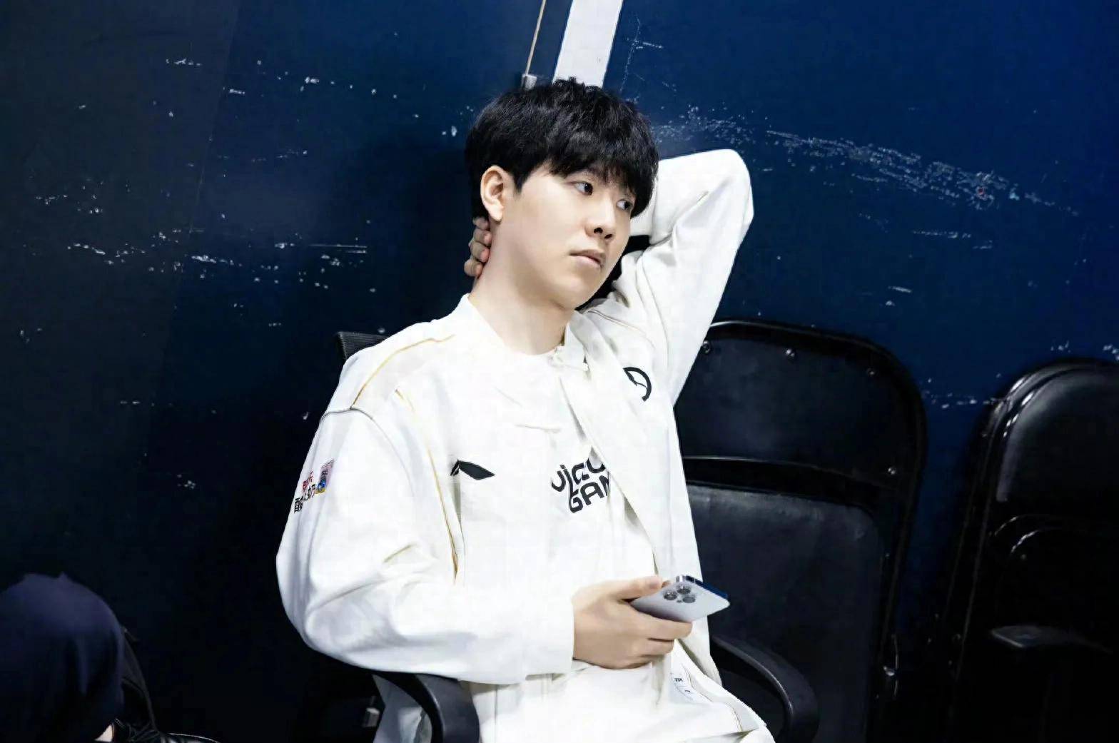 再稳住一个 再稳住一个